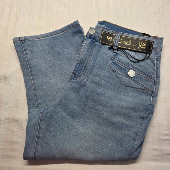DG2 by Diane Gilman 14 Light Wash Denim Blue Slight Flare Summer Capri Pants - Picture 1 of 12